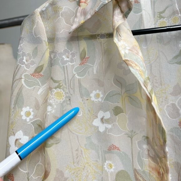 70s Vintage Lady Manhattan Blouse Semi Sheer Pastel Floral Pointed Collar. - Picture 8 of 8